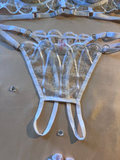 Lingerie  white “Peekaboo“ open thong shelf Bra